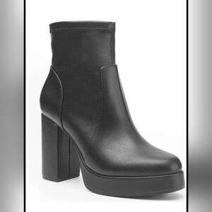 Adam Tucker Zandy18 Black Boots Size 11M NIB